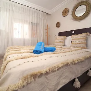 Nocleg ze śniadaniem Waves Hunter Surf House, Agadir